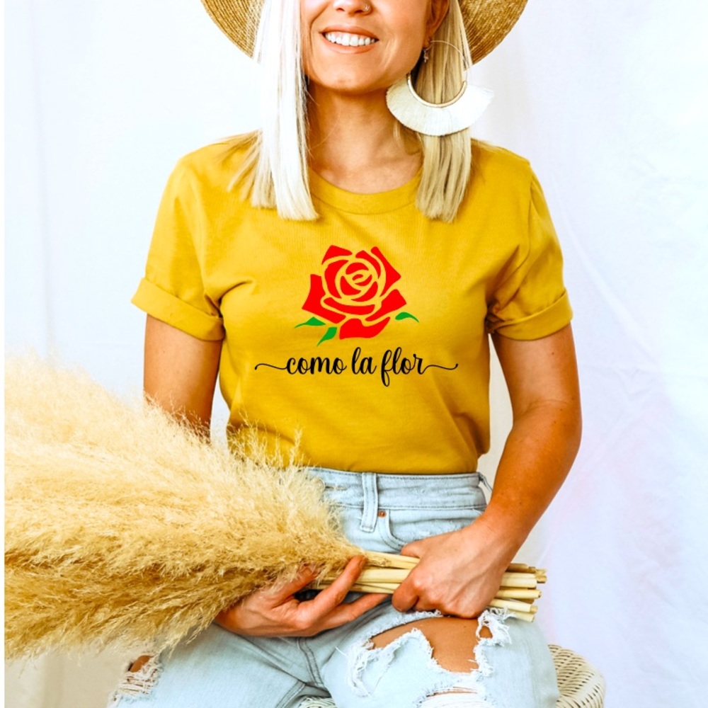 Como la flor t-shirt. (Mustard)
